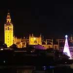 Avanti La Campana, Con Un Balcon Que Te Enamorara Del Ambiente De Sevilla